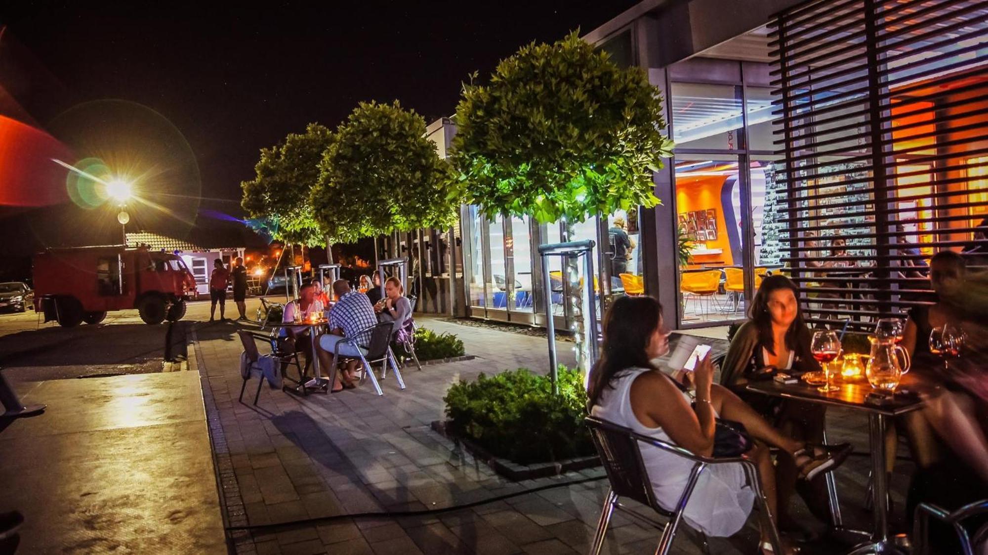 Aerocafe Hotel Partizanske Exterior photo